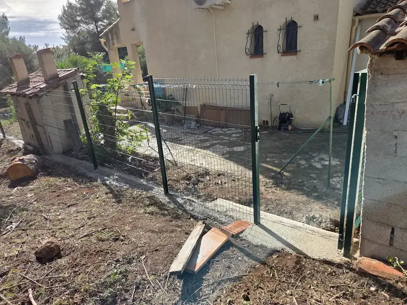 Clôture posée par SIMOES SARL à Le Revest-les-Eaux (octobre 2025)