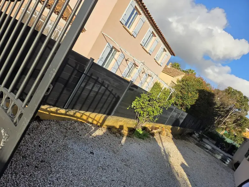 Clôture posée par SIMOES SARL à Ollioules (mars 2026)